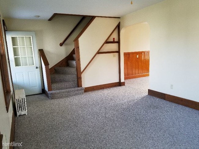 Building Photo - 2 br, 1 bath Apartment - 124 Elm St
