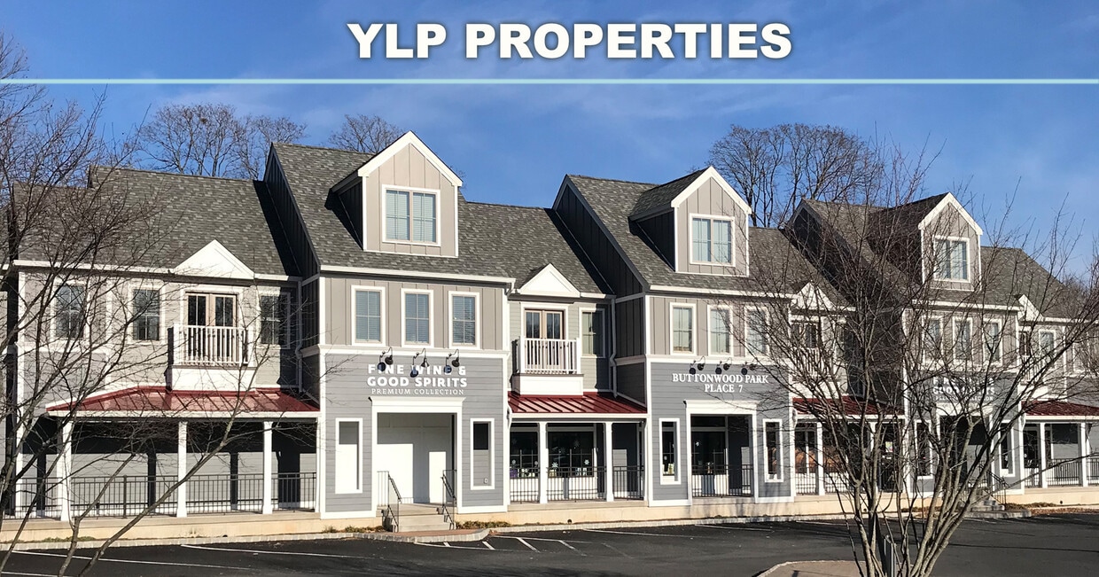 Facing Buttonwood Park. In the heart of Yardley Boro - 7 Buttonwood Dr