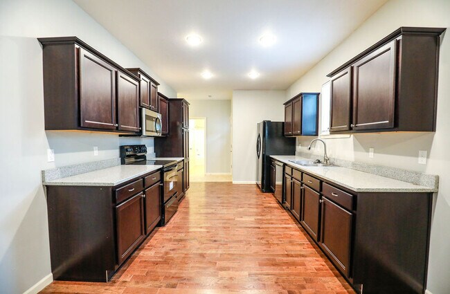 Foto del edificio - Spacious 5 bed 2 bath Downtown Springfield...