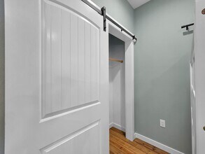 Building Photo - 1032 Sunset Cir