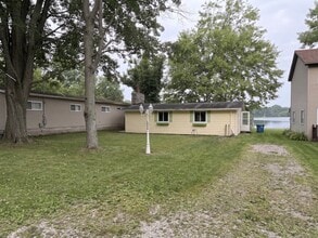 Building Photo - 1353 N Cedar Lane Rd