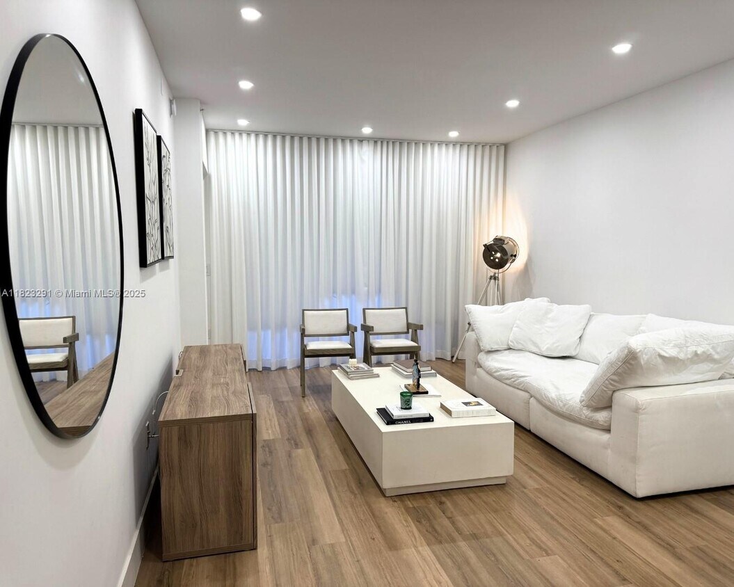 Foto principal - 6630 NW 114th Ave