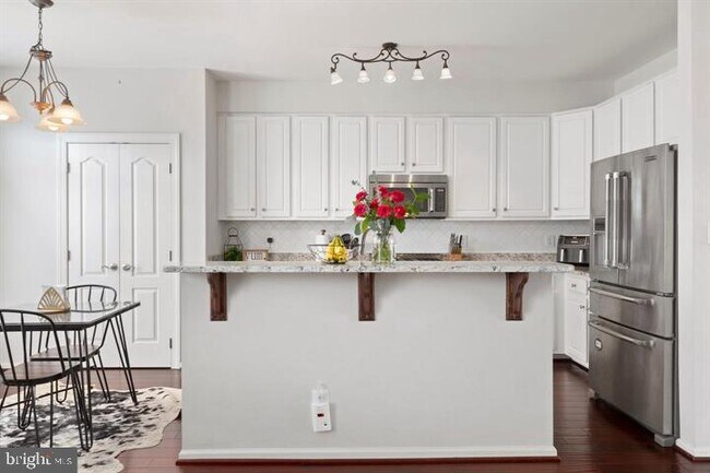 Foto del edificio - 13340 Colchester Ferry Pl
