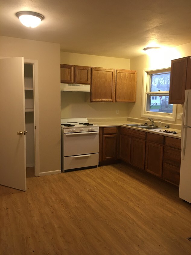 413 St Julian St, Pekin, IL 61554 Apartments in Pekin, IL