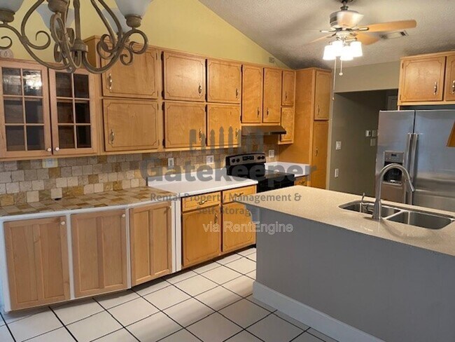 Foto del edificio - 290 Monmouth Dr