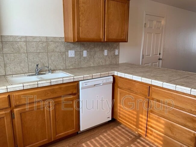 Foto del edificio - 2921 N Crowe St