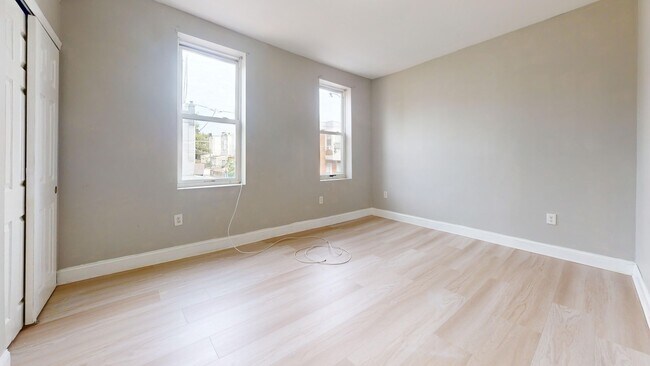 Foto del edificio - 701 E Clearfield St