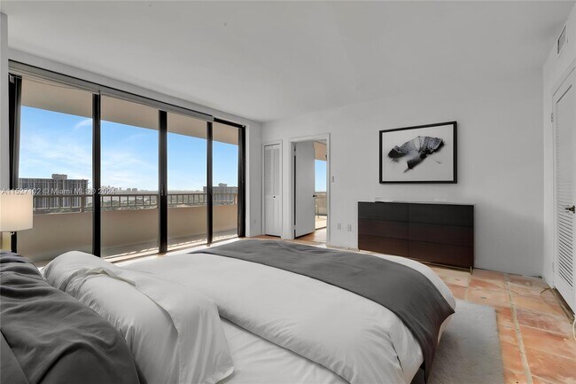 Building Photo - 11113 Biscayne Blvd