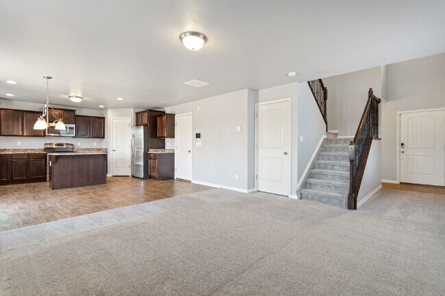 Foto del edificio - Spacious 4-Bed Home Minutes from Fort Cars...