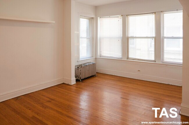 Foto del edificio - 5049 N Damen Ave