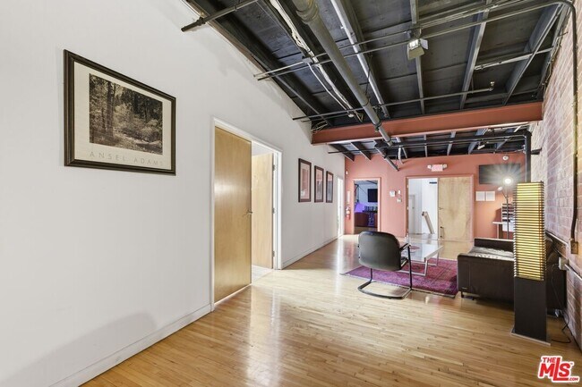 Foto del edificio - 5401 Alvern Cir