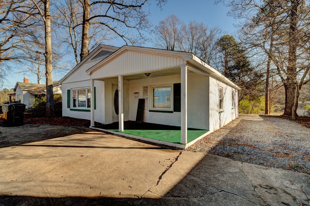 904 E Main St, Cherryville, NC 28021 House Rental in Cherryville, NC