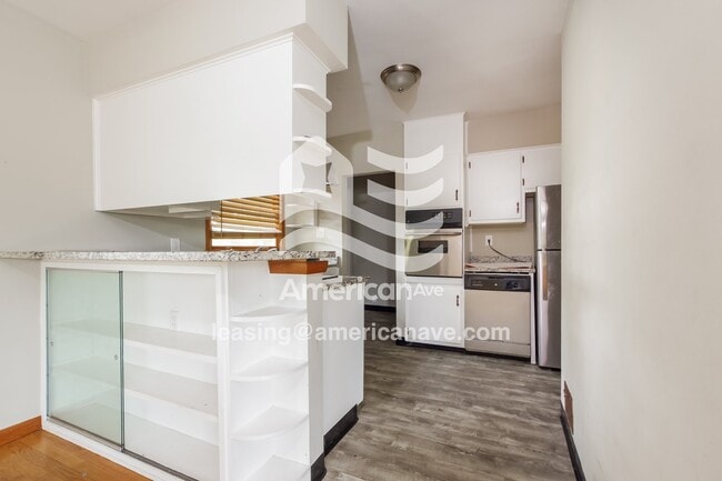 Foto del edificio - 4728 Roosevelt Ave