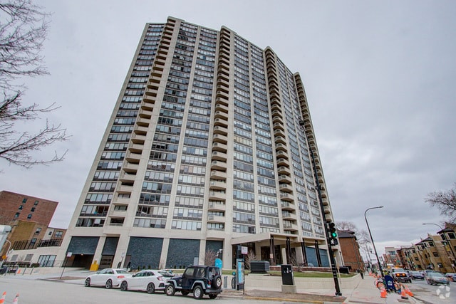 Building Photo - 3930 N Pine Grove Ave