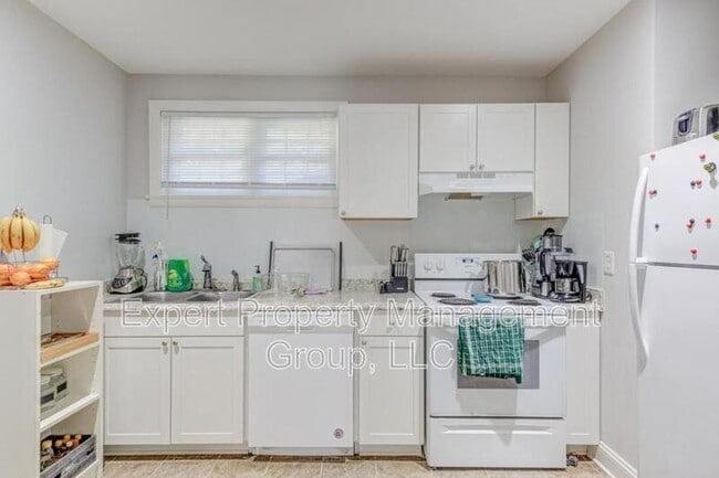 Building Photo - 600 W Surles St