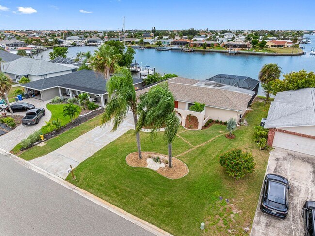 Foto del edificio - Sailboat-Ready Waterfront Home with Spectacular Scenic Views