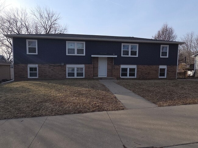 Building Photo - 2 bed lower level apartment