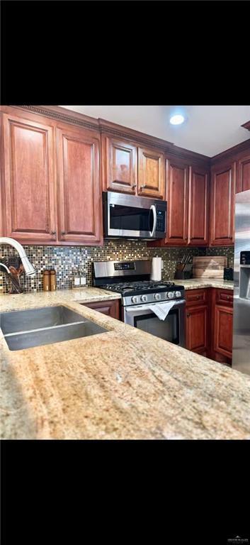 Foto del edificio - 14 Garden Dr