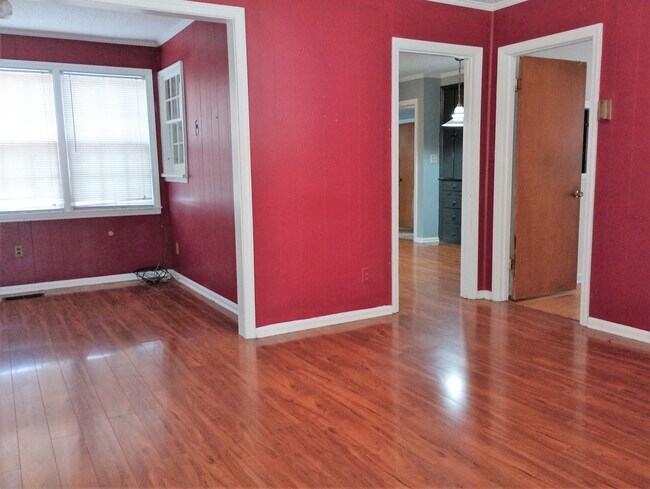 Building Photo - 4/2 TWO STORY in southeast Decatur!!!