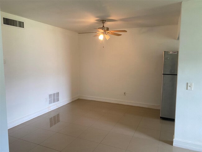 Foto del edificio - 51 NE 204th St