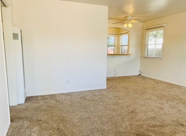 Foto del edificio - 2BD/1BA PACIFIC BEACH HOUSE LESS THAN 5 BL...