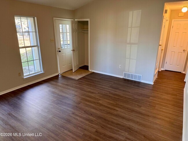 Foto del edificio - 6440 Lynnfield Rd