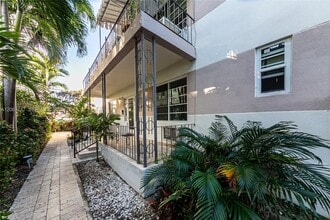 Building Photo - 1431 Lincoln Terrace