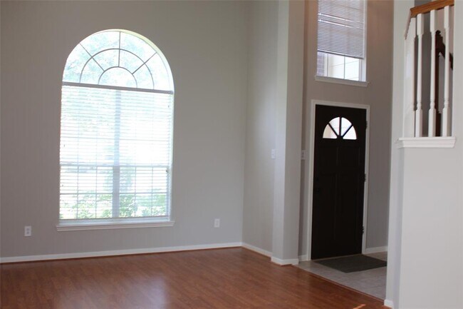 Building Photo - 9806 Trailing Moss Dr