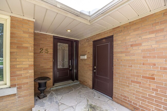 Building Photo - 25 Abinger Crescent