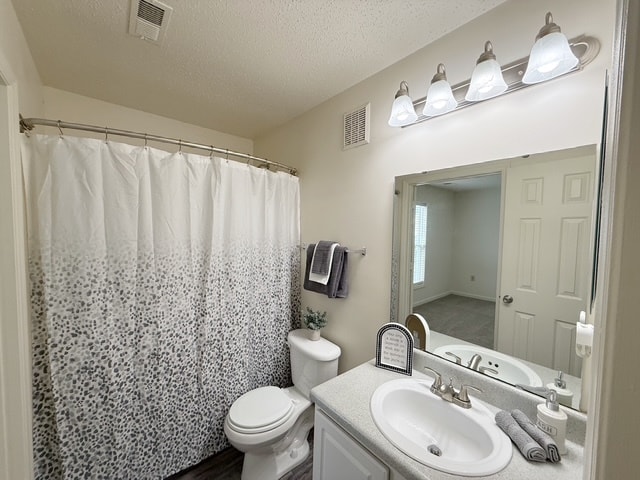 3 bedroom - guest bathroom - Cowan Farms