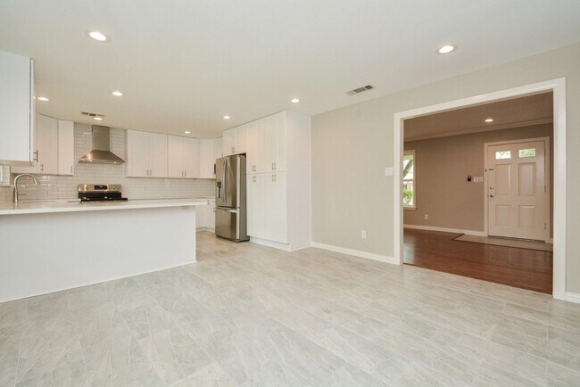 Building Photo - 1437 Wisterwood Dr