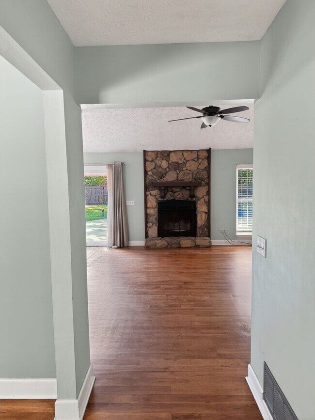 Foto del edificio - 454 Floyd Cir