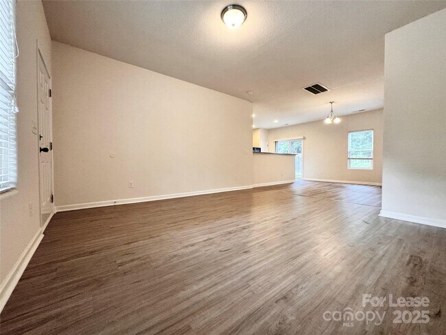 Foto del edificio - 6717 Ware Rd