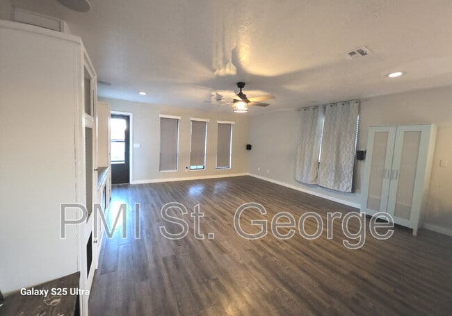 Building Photo - 460 S Main St