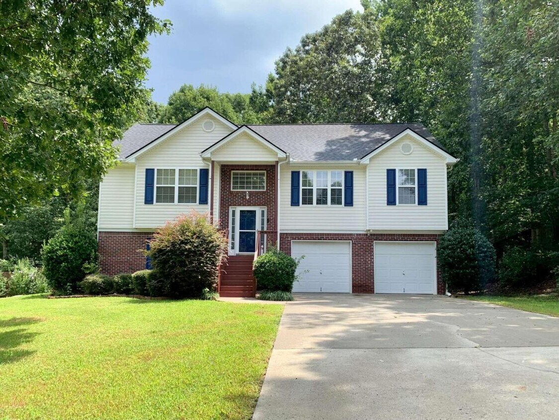 Primary Photo - 572 Saddle Ridge Dr