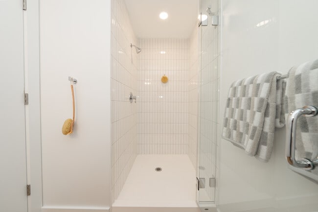 Walk-in Shower! - 26 Spring