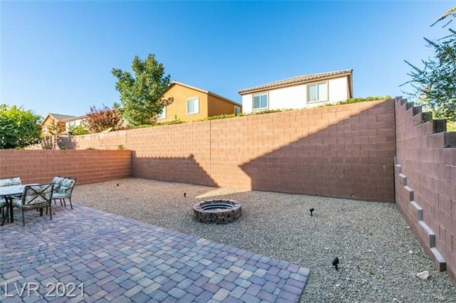 Building Photo - Mountains Edge 4 Bedroom!