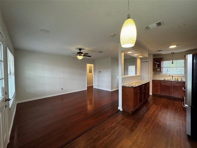 Building Photo - 5907 Garden Oaks Dr
