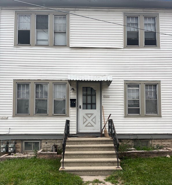 Foto del edificio - 1659 N Warren Ave