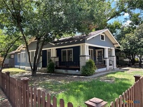 Building Photo - 709 W Coll St