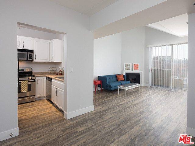 Foto principal - 627 N Rossmore Ave
