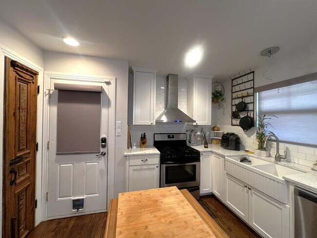 Foto del edificio - 1311 Aggie Ln