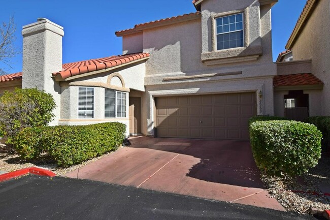 Building Photo - GREAT HOME IN A GREEN VALLEY LOCATION!
