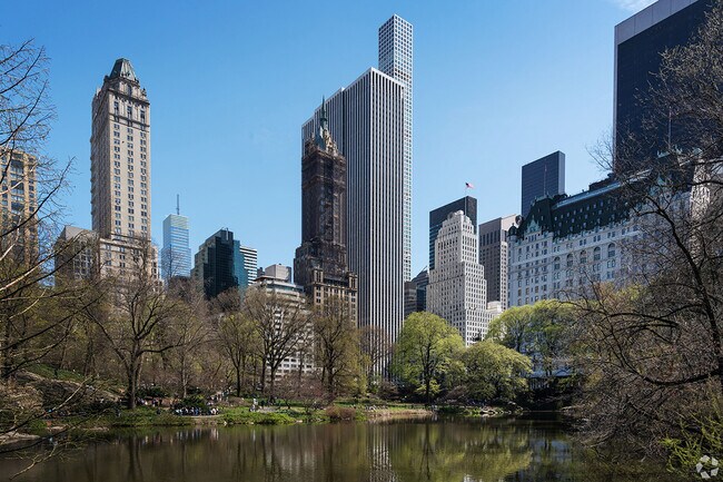 Central Park isn't far from Midtown Manhattan.