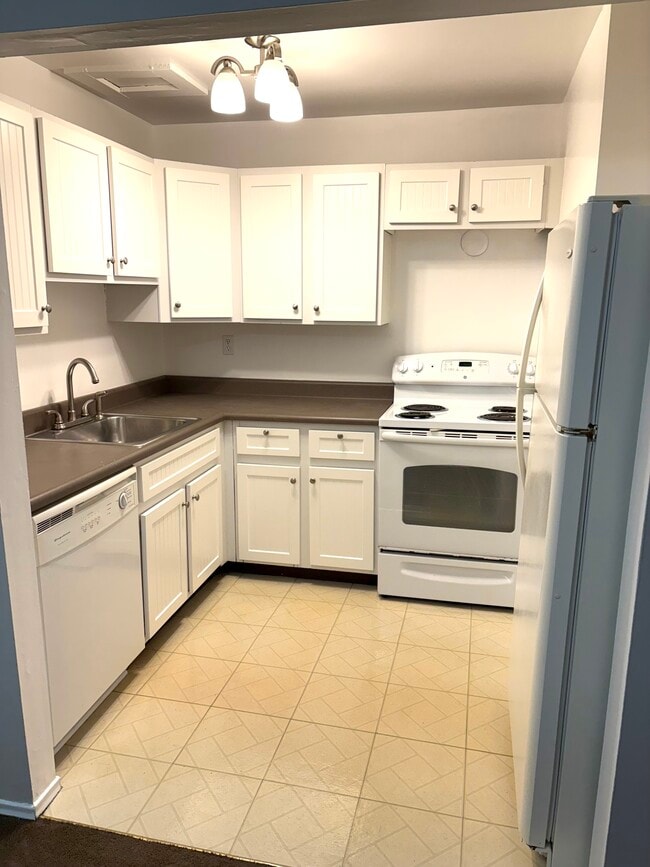 Foto del edificio - 4909 Crooks Rd