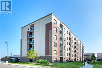 Building Photo - 728 Brownstone Dr