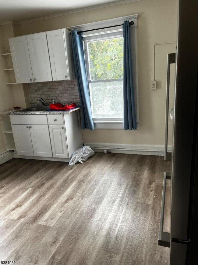 Foto del edificio - 128 W Clinton St