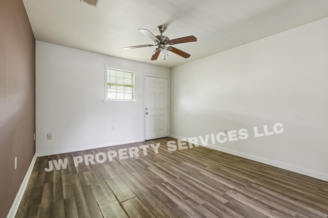 Building Photo - 204 Wilker Neal Ave