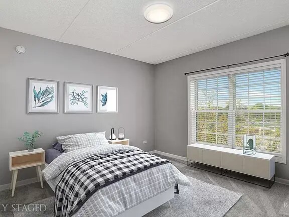 Master Bedroom - 601 W Rand Rd
