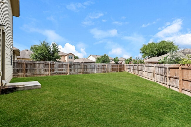 Building Photo - 2615 Majestic Dr
